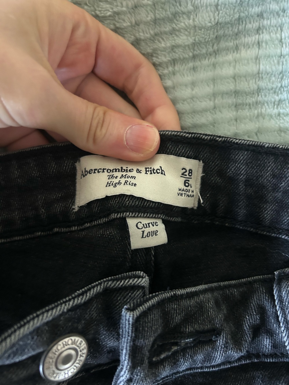 Abercrombie & Fitch The Mom High-Rise Jeans in Washed Black size 6L - Picture 4 of 5